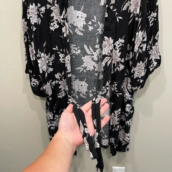 Spiritual Gangster Maya Floral Kimono Top - One Size - Picture 8 of 13